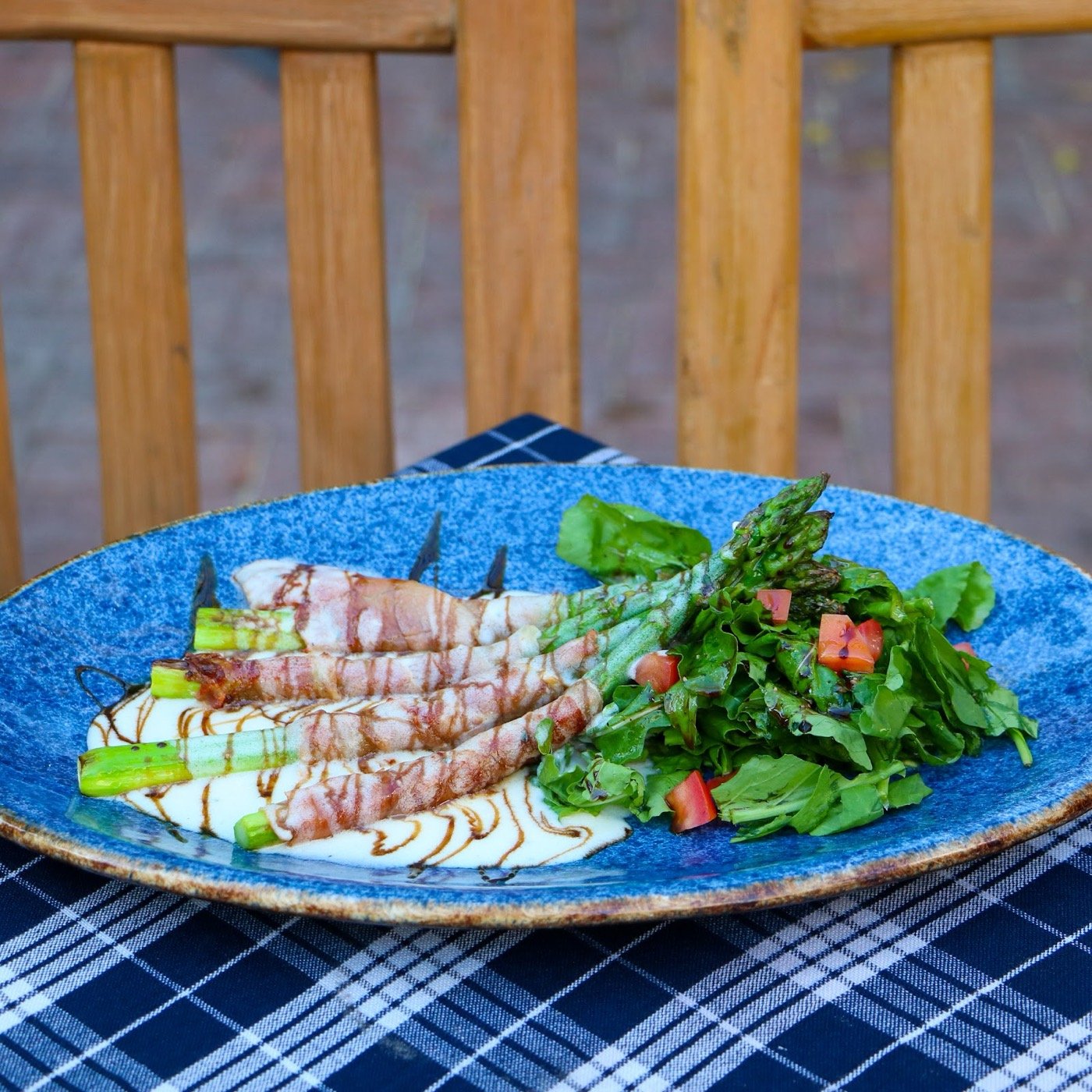 Prosciutto con ensalada